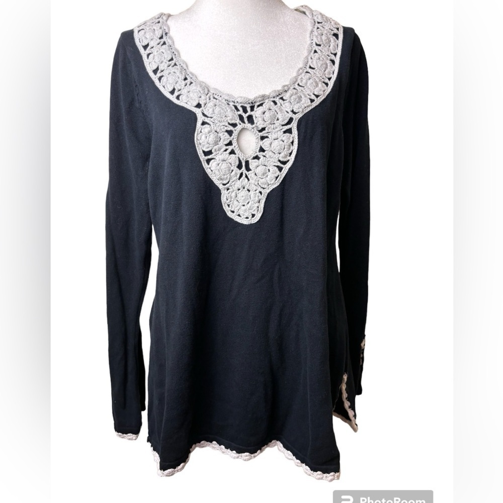 Boston Proper Lightweight Tunic Length Sweater Navy Cream Crochet Neck/Trim